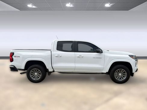 Used 2024 Chevrolet Colorado LT w/ LT Convenience Package AWD/4WD image 8
