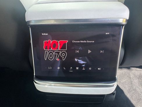 Used 2022 Tesla Model X image 58