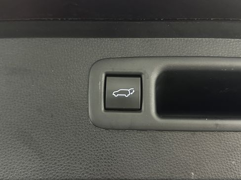 Used 2020 Toyota Highlander XLE image 30