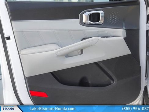 Used 2023 Kia Sorento SX image 13