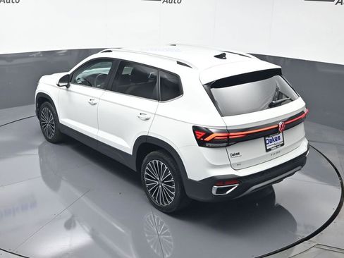 Used 2025 Volkswagen Taos SE FWD image 48