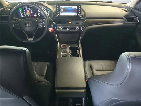 Used 2018 Honda Accord Touring image 18