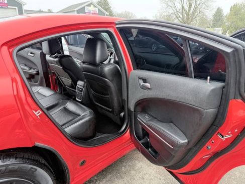 Used 2019 Dodge Charger SXT w/ Leather Interior Group image 5