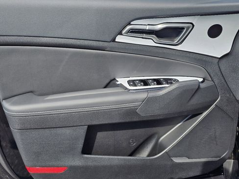 Used 2025 Kia Sportage EX w/ Premium Package image 13