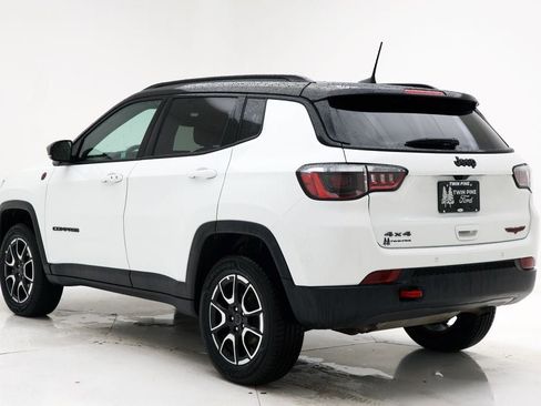 Used 2025 Jeep Compass Trailhawk AWD/4WD image 6