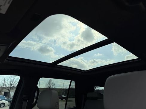 Used 2022 Chevrolet Tahoe Z71 w/ Luxury Package image 27