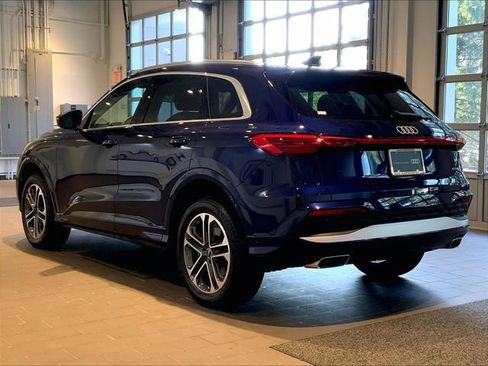 Used 2025 Audi Q5 Premium w/ Convenience Package AWD/4WD image 3