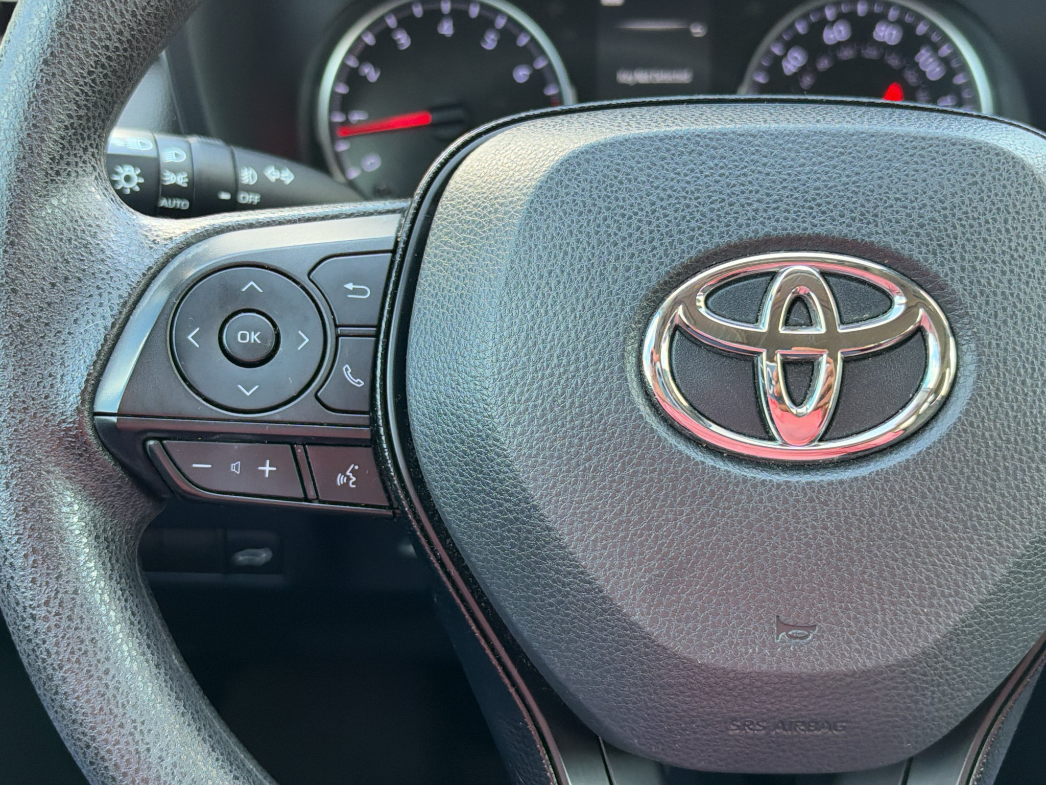 Used 2021 Toyota RAV4 XLE w/ Convenience Package FWD image 30