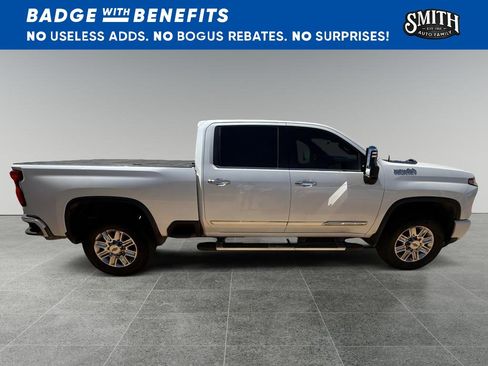 Used 2024 Chevrolet Silverado 2500 High Country w/ Technology Package AWD/4WD image 3