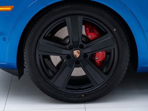New 2026 Porsche Cayenne GTS AWD/4WD image 12