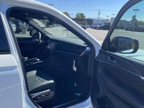 New 2025 Jeep Grand Cherokee Overland w/ Adv Protech Group III image 29