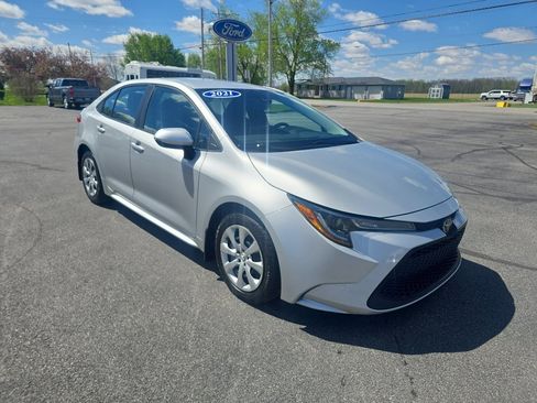 Used 2021 Toyota Corolla LE FWD image 4