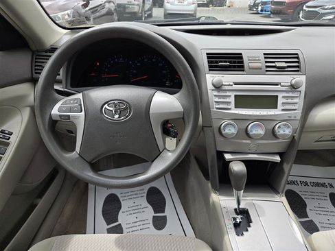 Used 2010 Toyota Camry LE image 18
