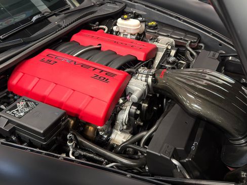 Used 2013 Chevrolet Corvette Z06 w/ 3LZ Preferred Equipment Group RWD image 27
