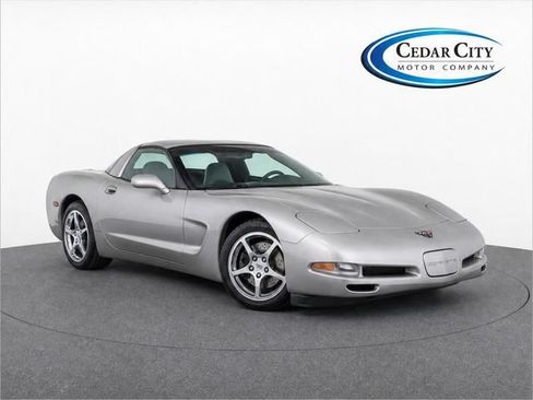Used 2000 Chevrolet Corvette Coupe w/ Memory Pkg RWD image 2
