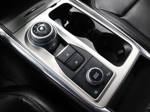 Certified 2022 Ford Explorer XLT w/ Equipment Group 202A image 36