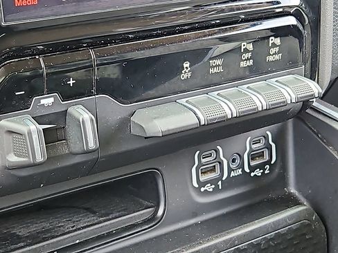 Used 2020 RAM 1500 Big Horn AWD/4WD image 24
