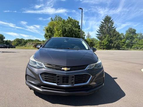 Used 2017 Chevrolet Cruze LT FWD image 8