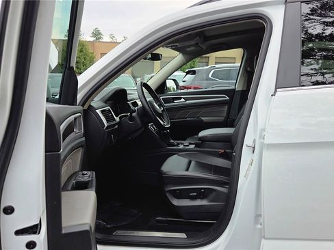 Certified 2023 Volkswagen Atlas SE w/ Panoramic Sunroof Package AWD/4WD image 15