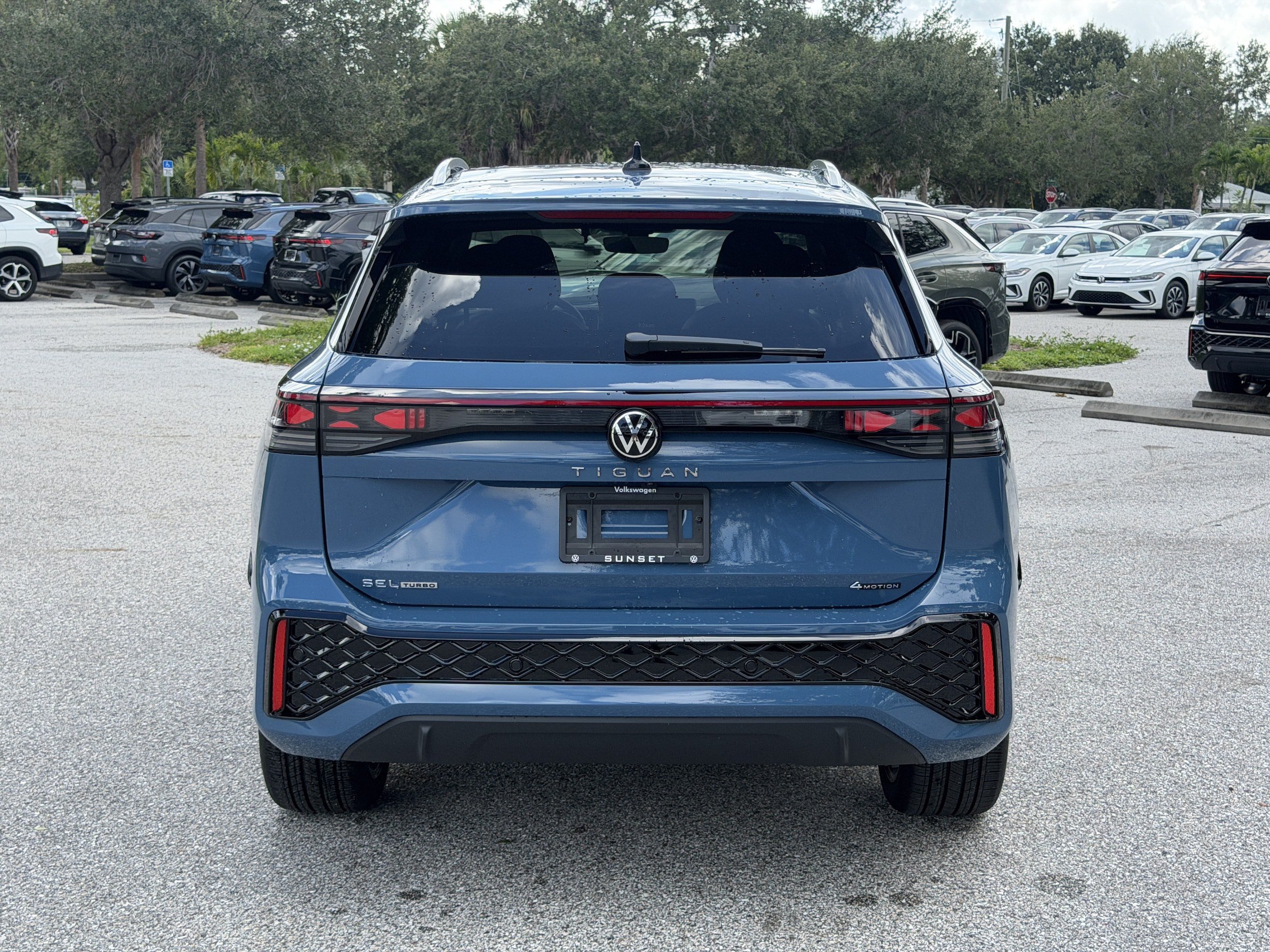 New 2026 Volkswagen Tiguan SEL R-Line AWD/4WD image 6