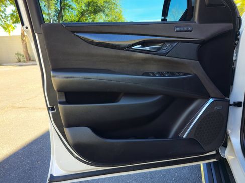 Used 2018 Cadillac Escalade ESV Platinum image 12