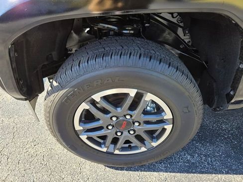 Used 2025 Toyota Tacoma TRD Sport AWD/4WD image 22