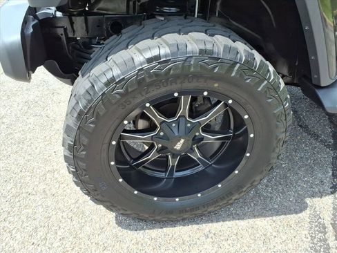 Used 2018 Jeep Wrangler Unlimited Sahara w/ LED Lighting Group AWD/4WD image 10