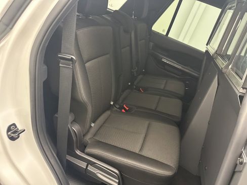 Used 2019 Ford Expedition XLT image 11