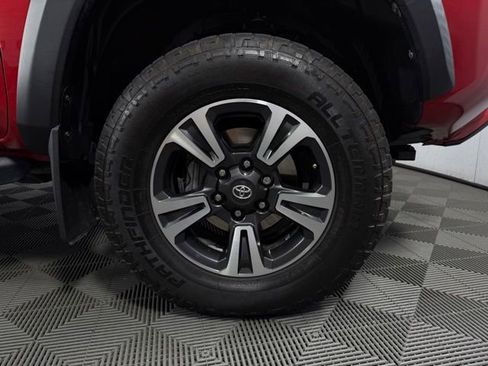 Used 2021 Toyota Tacoma TRD Off-Road AWD/4WD image 10