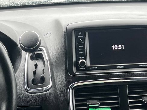 Used 2016 Dodge Grand Caravan SXT FWD image 13