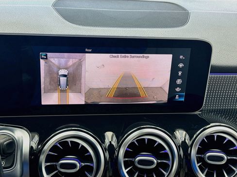 Used 2021 Mercedes-Benz GLB 250 image 10