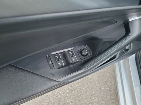 Certified 2022 Volkswagen Jetta SE image 15