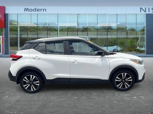 Used 2019 Nissan Kicks SV w/ Exterior Electronics Package FWD image 4