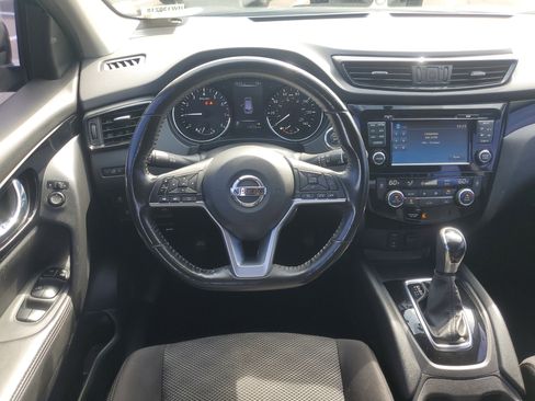 Used 2017 Nissan Rogue Sport SV w/ SV Premium Package AWD/4WD image 14