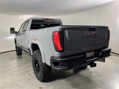 Used 2024 GMC Sierra 2500 AT4X image 33