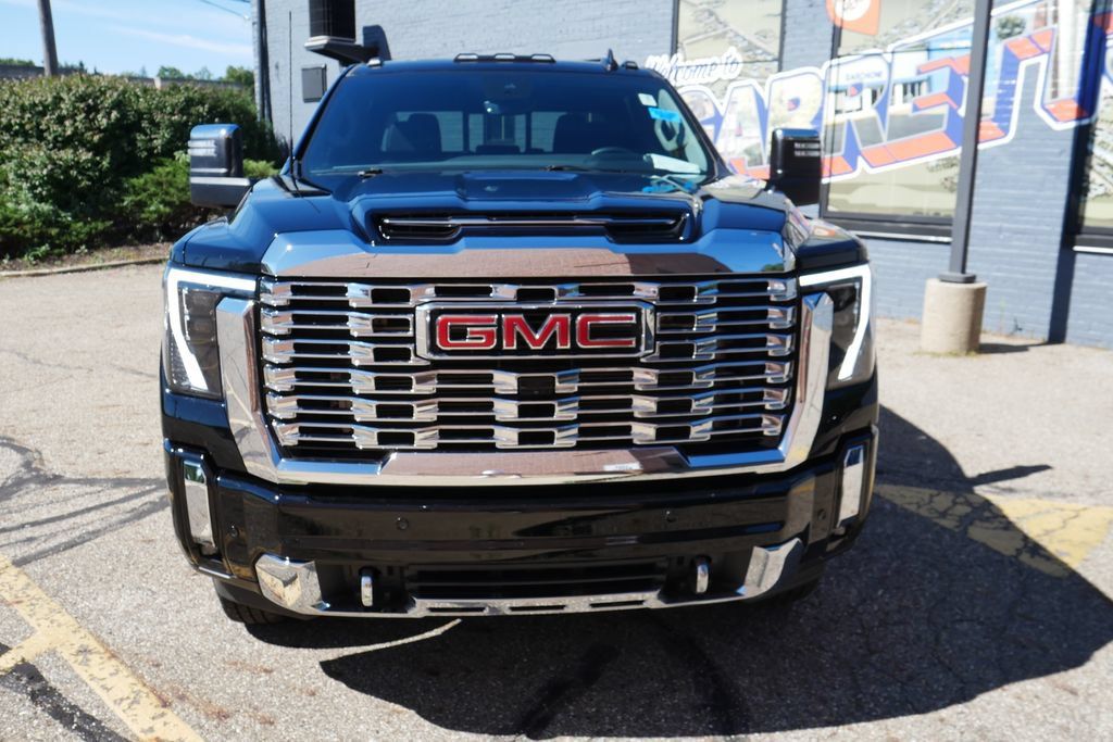 Used 2024 GMC Sierra 3500 Denali w/ Denali Reserve Package AWD/4WD image 2