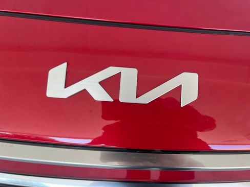 Certified 2023 Kia Niro EX Touring FWD image 30