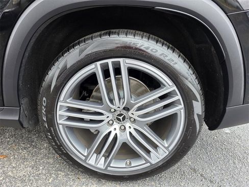 Used 2025 Mercedes-Benz GLS 450 4MATIC image 11