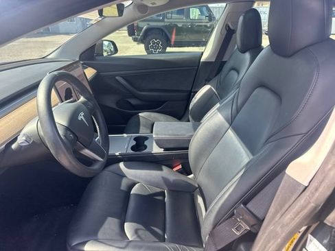 Used 2021 Tesla Model 3 Standard Range Plus RWD image 9