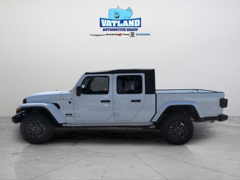 New 2025 Jeep Gladiator Sport image 4