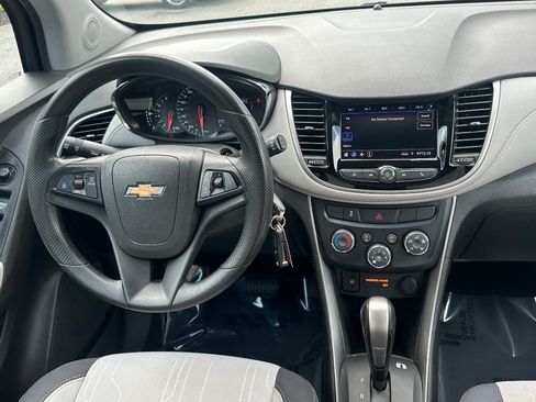 Used 2020 Chevrolet Trax LT FWD image 26