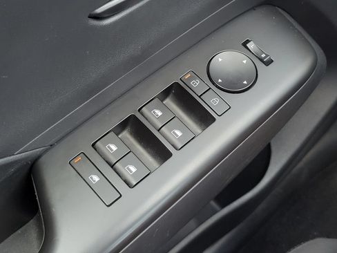 Used 2025 Hyundai Kona SEL FWD image 24