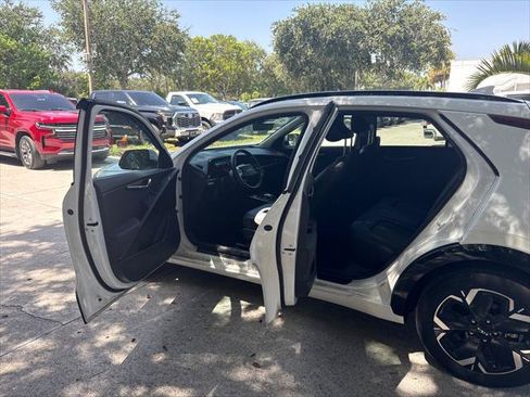 Used 2023 Kia Niro Wind w/ Wind Preserve Package FWD image 13