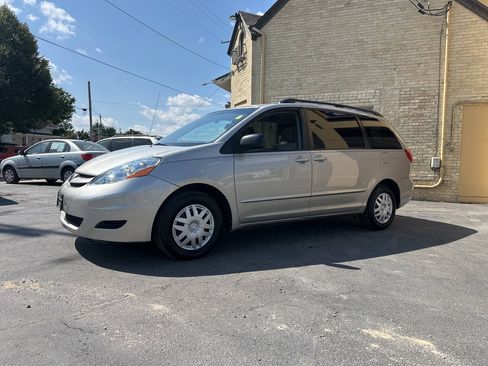 Used 2008 Toyota Sienna LE FWD image 1