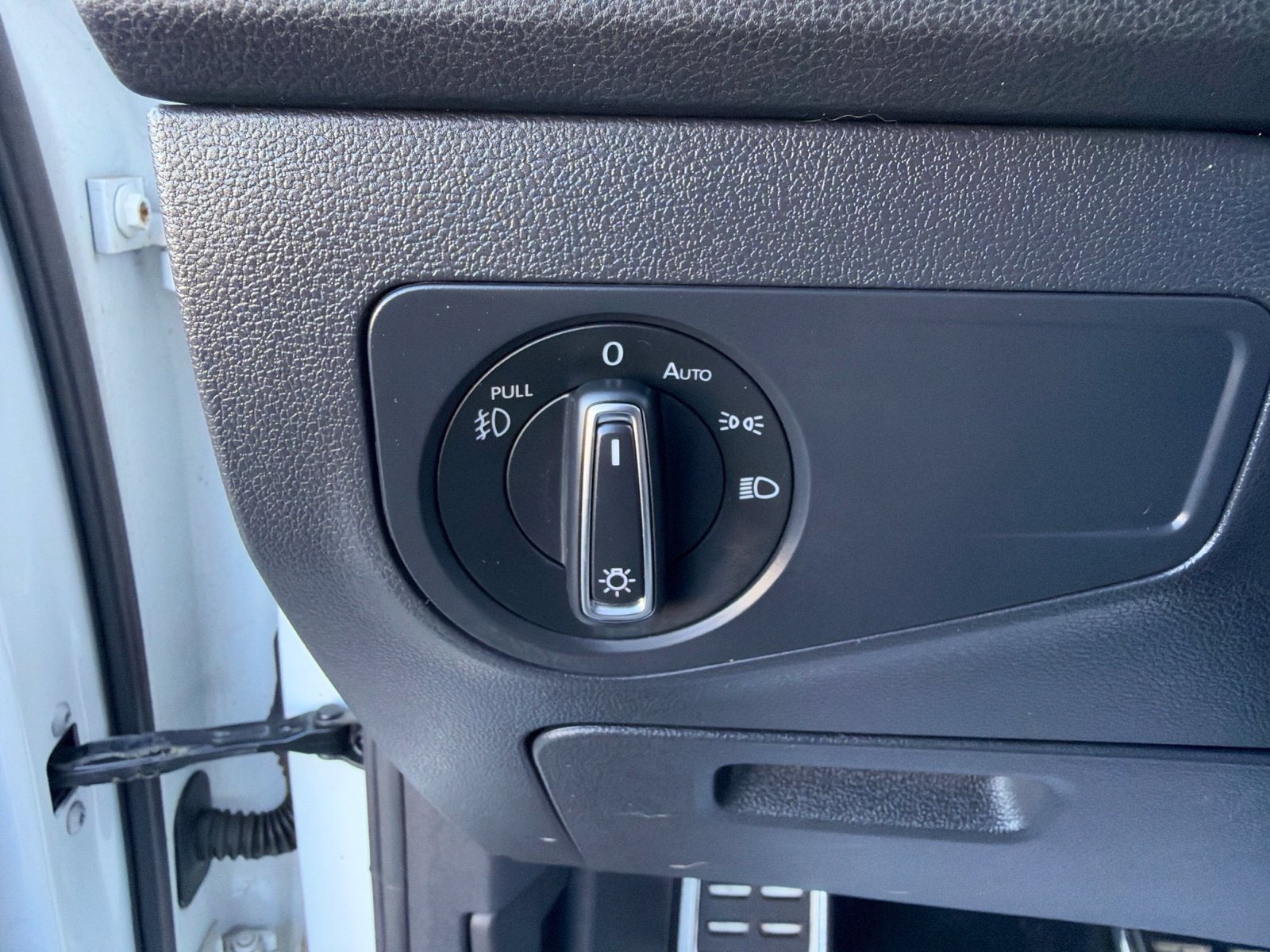 Used 2019 Volkswagen Tiguan SEL Premium R-Line FWD image 25