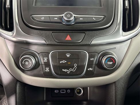 Used 2021 Chevrolet Equinox LS w/ LS Convenience Package image 21