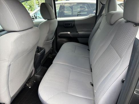 Used 2019 Toyota Tacoma SR5 AWD/4WD image 23