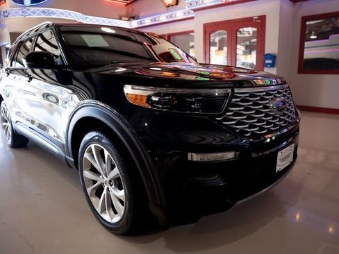 Used 2022 Ford Explorer Platinum w/ Equipment Group 601A image 22