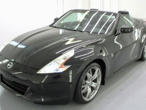 Used 2010 Nissan 370Z Touring w/ Sport Pkg RWD image 4
