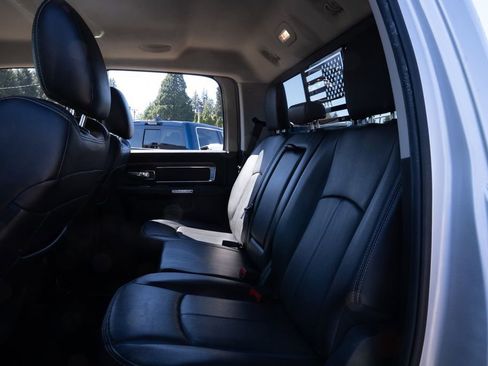 Used 2018 RAM 1500 Laramie w/ Convenience Group AWD/4WD image 21
